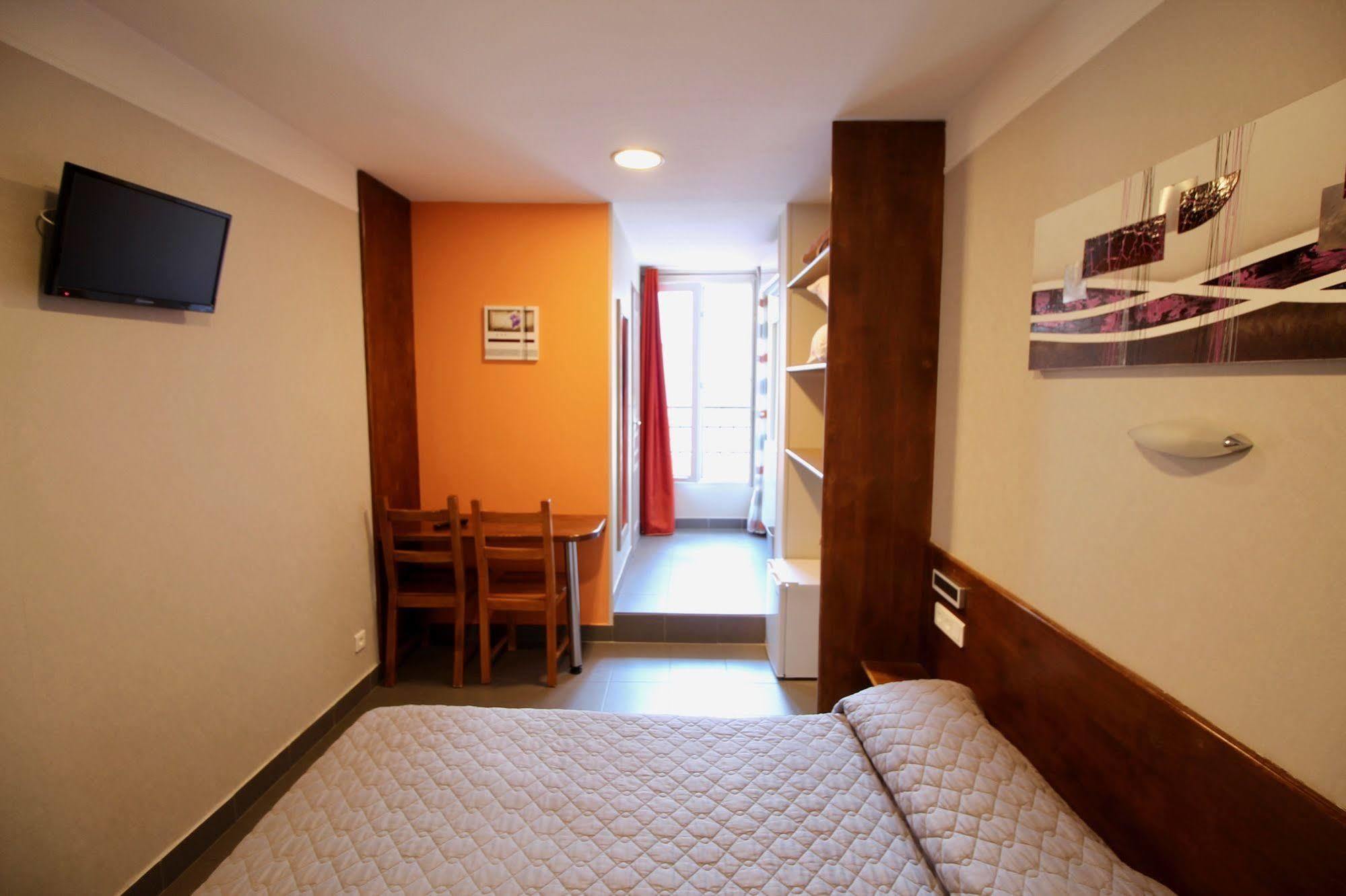 Hotel Des Pyrenees ปารีส ภายนอก รูปภาพ