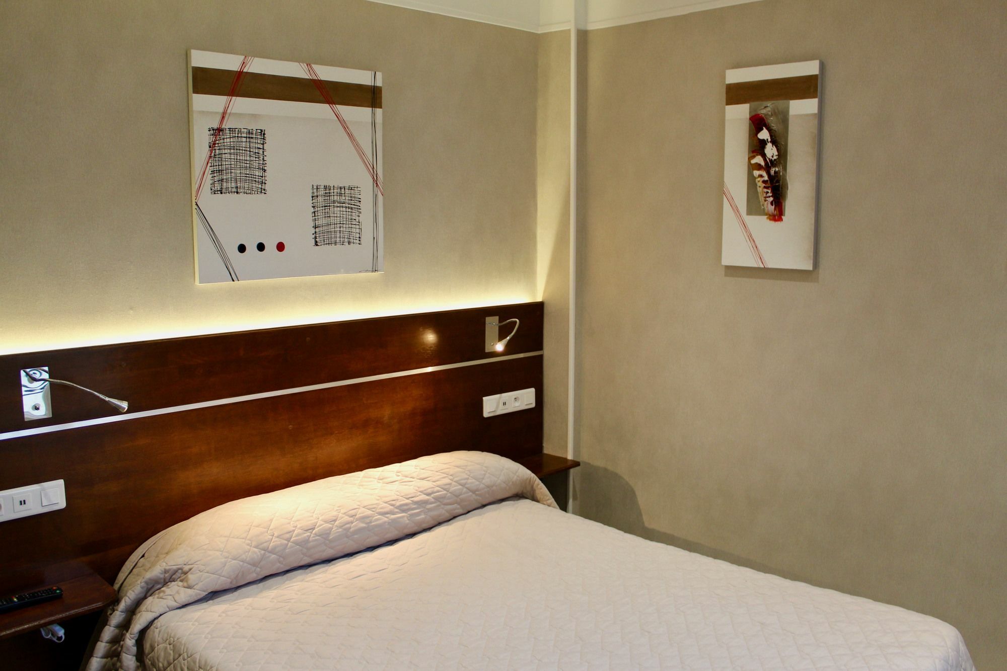 Hotel Des Pyrenees ปารีส ภายนอก รูปภาพ