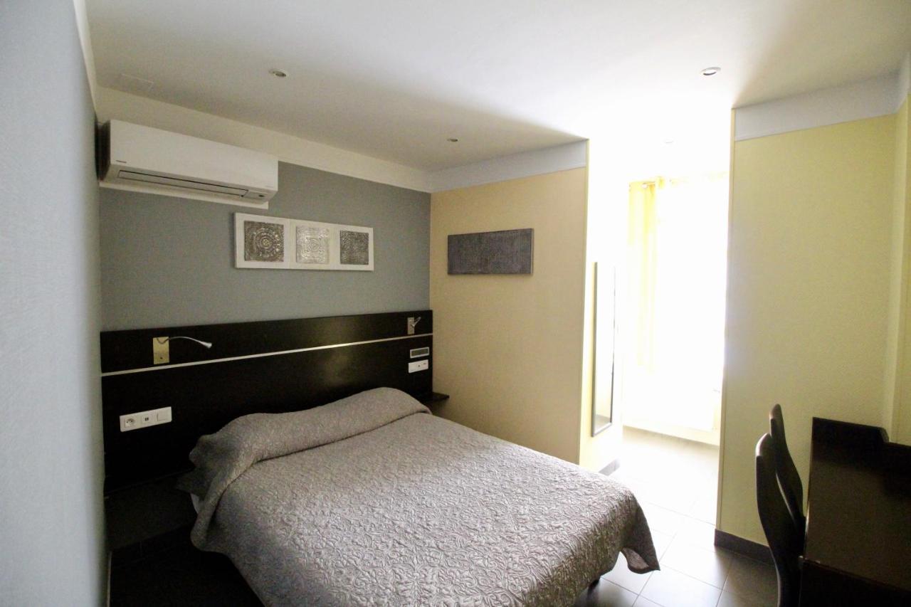 Hotel Des Pyrenees ปารีส ภายนอก รูปภาพ